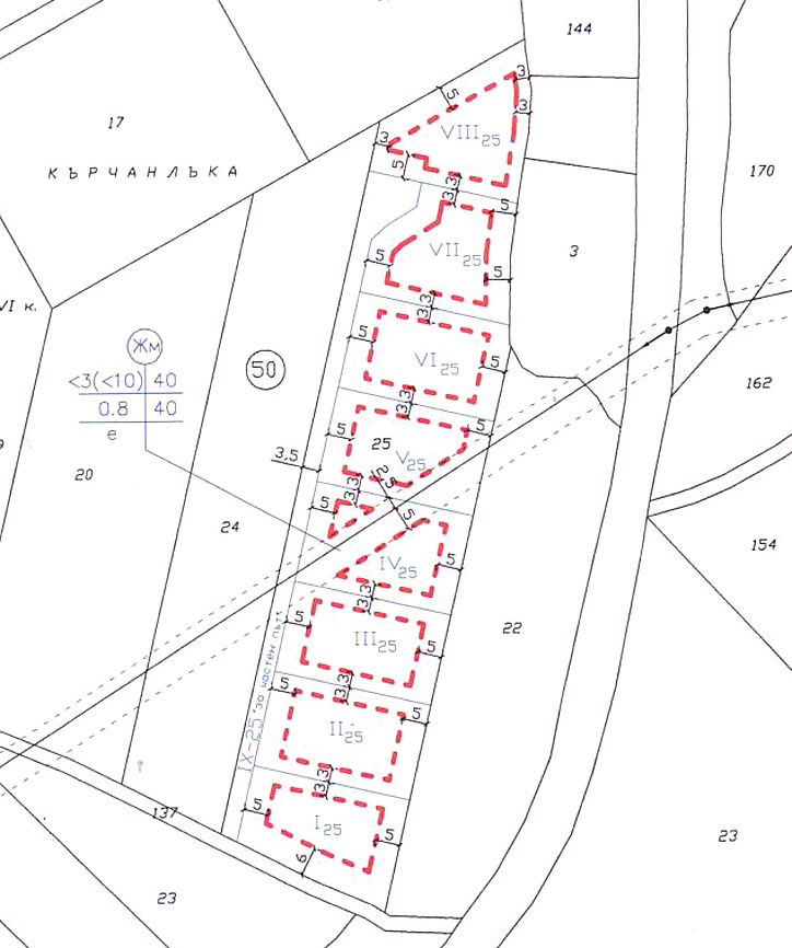 The regulation of the Osenovo plot, with the red lines indicating the buildable areas.